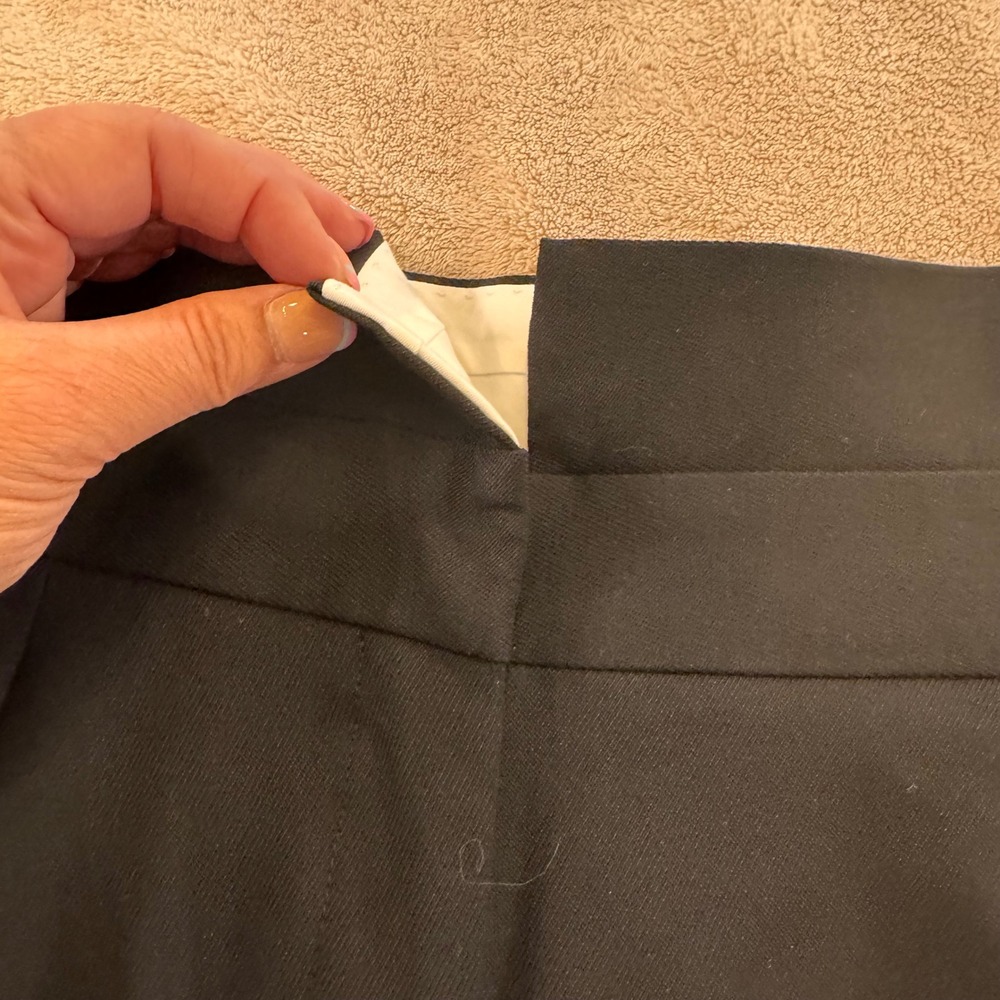 Aritzia Babaton Black Tailored Pleated High Rise Shorts Luxe Minimalist SZ 12 - Picture 4 of 13